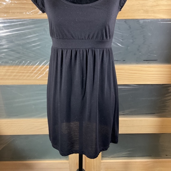 Black Shirt With Attached Belt/Tie Mid Waist/Flowing Sweep On Bottom/Scoop Neck - Picture 6 of 9